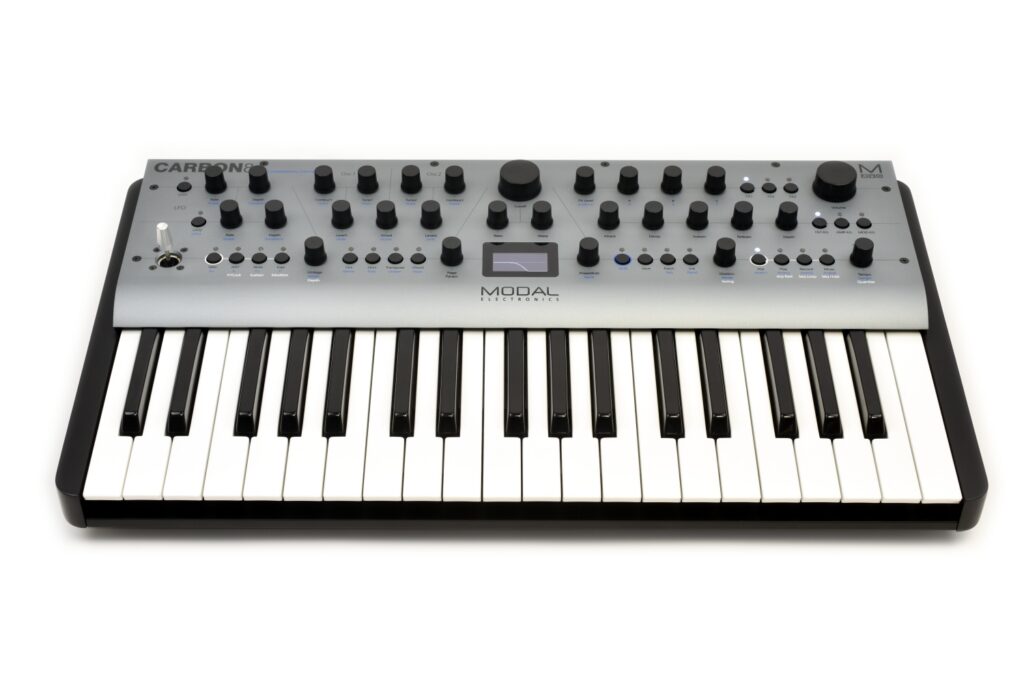 SINTETIZADOR CARBON8 (37 KEYS)
