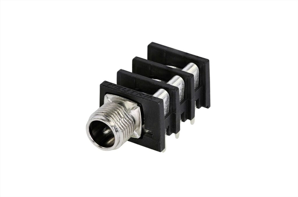 CONECTOR 1/4'' CHASIS STEREO M