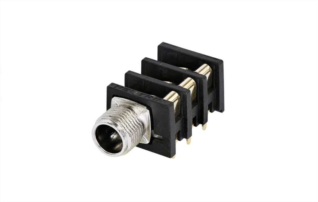 CONECTOR 1/4'' CHASIS STEREO M